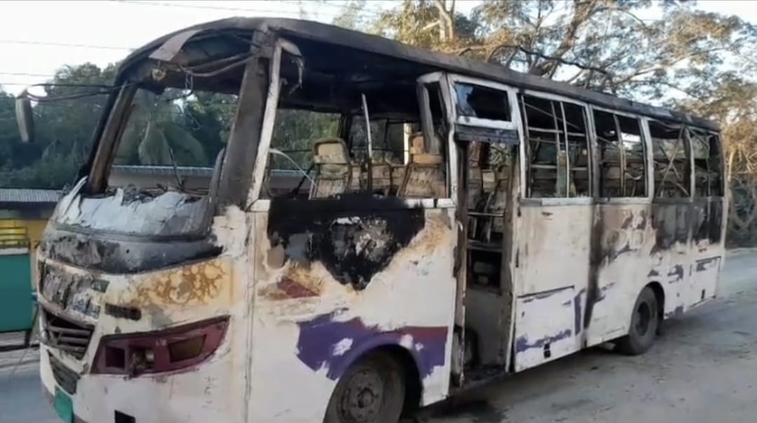 লক্ষ্মীপুরে গ্যারেজে থাকা যাত্রীবাহী বাসে দুর্বৃত্তদের আগুন, আটক ৩